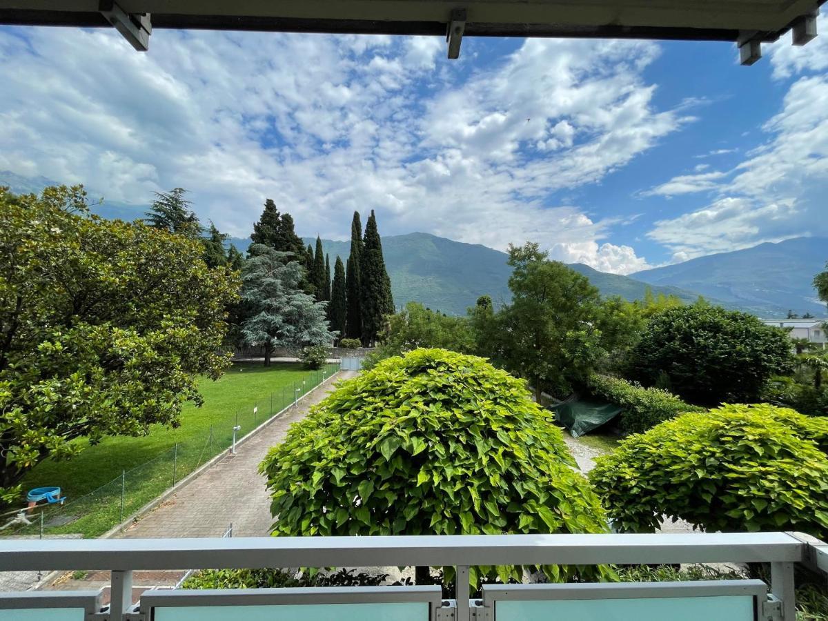 La Dolce Vita Arco Luaran gambar
